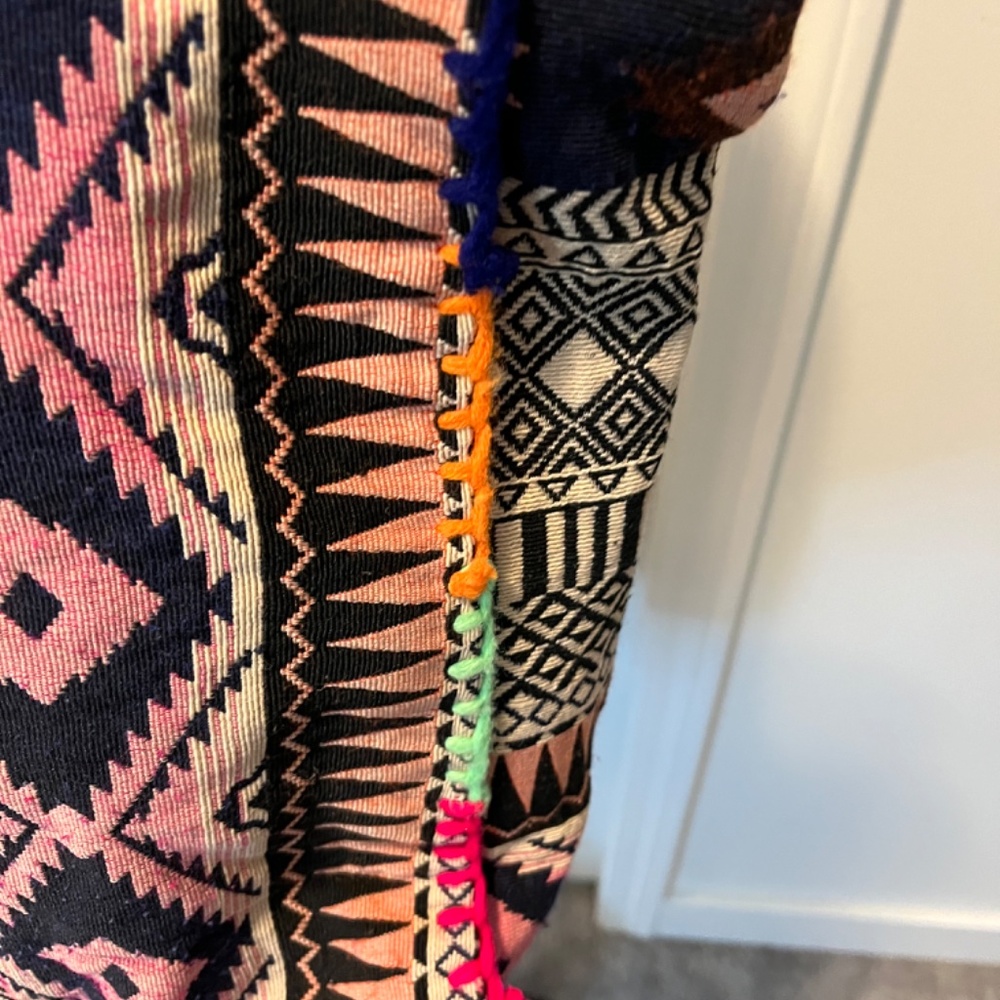 Street Level Multicolor Patterned Tote Bag - Picture 4 of 12